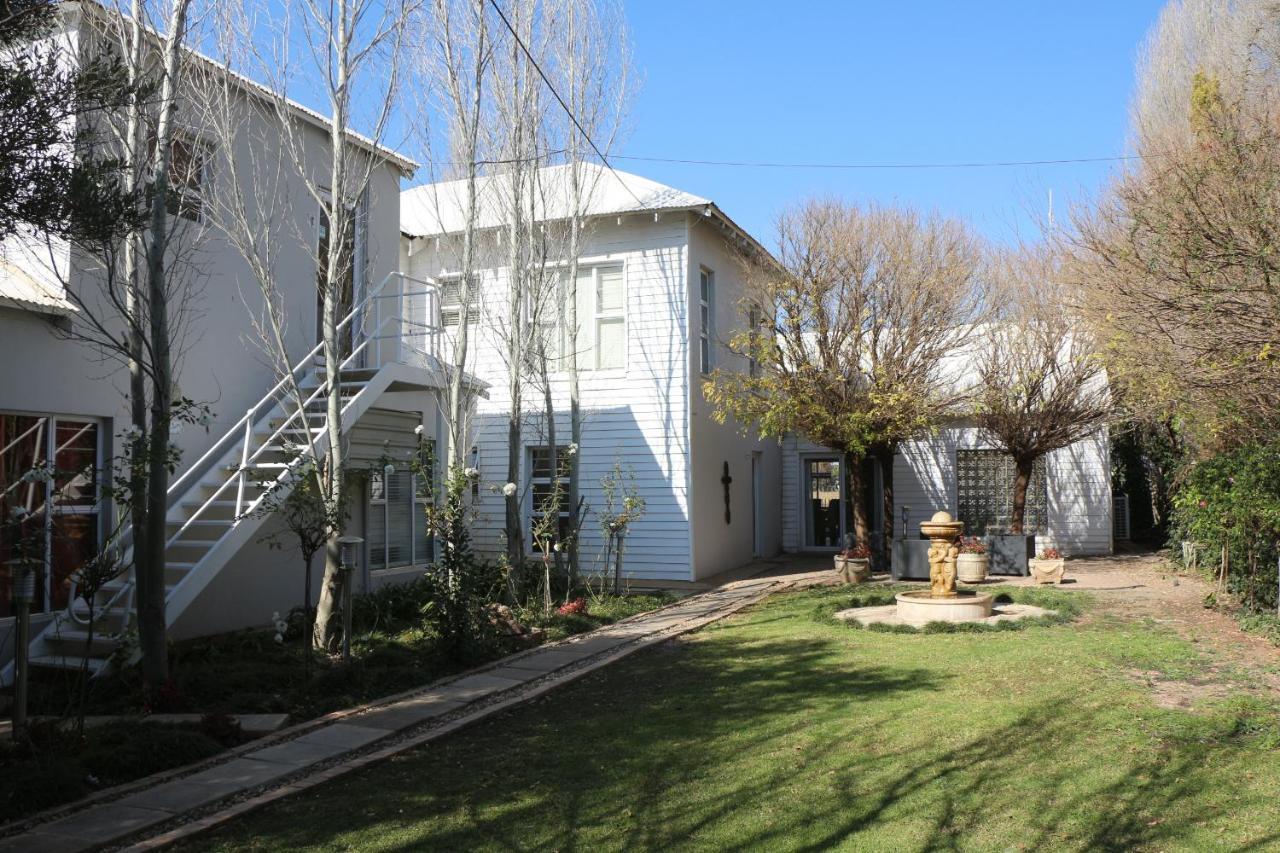 Indigo Moon Guesthouse Lichtenburg Buitenkant foto