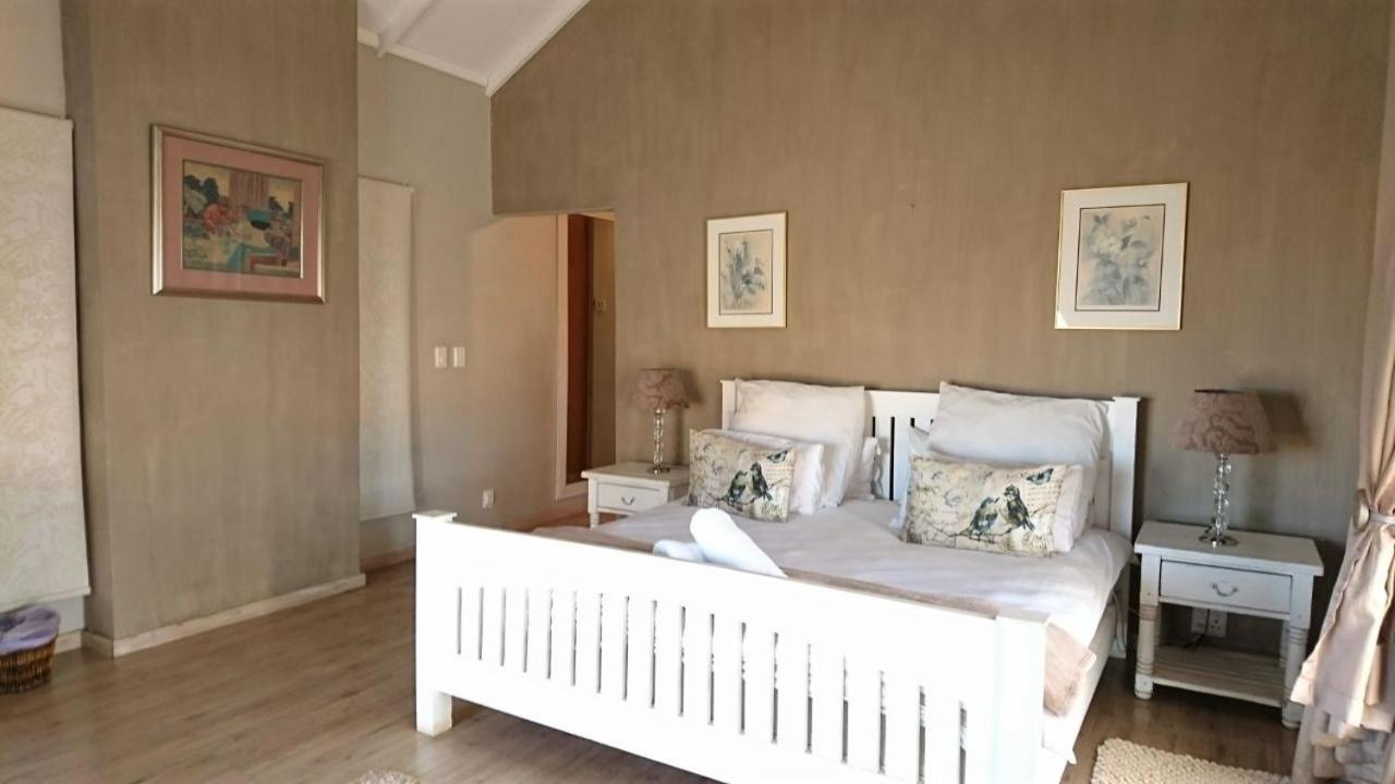 Indigo Moon Guesthouse Lichtenburg Buitenkant foto