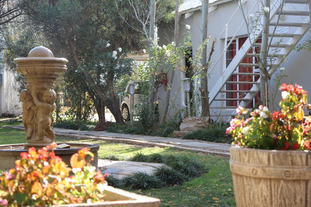 Indigo Moon Guesthouse Lichtenburg Buitenkant foto