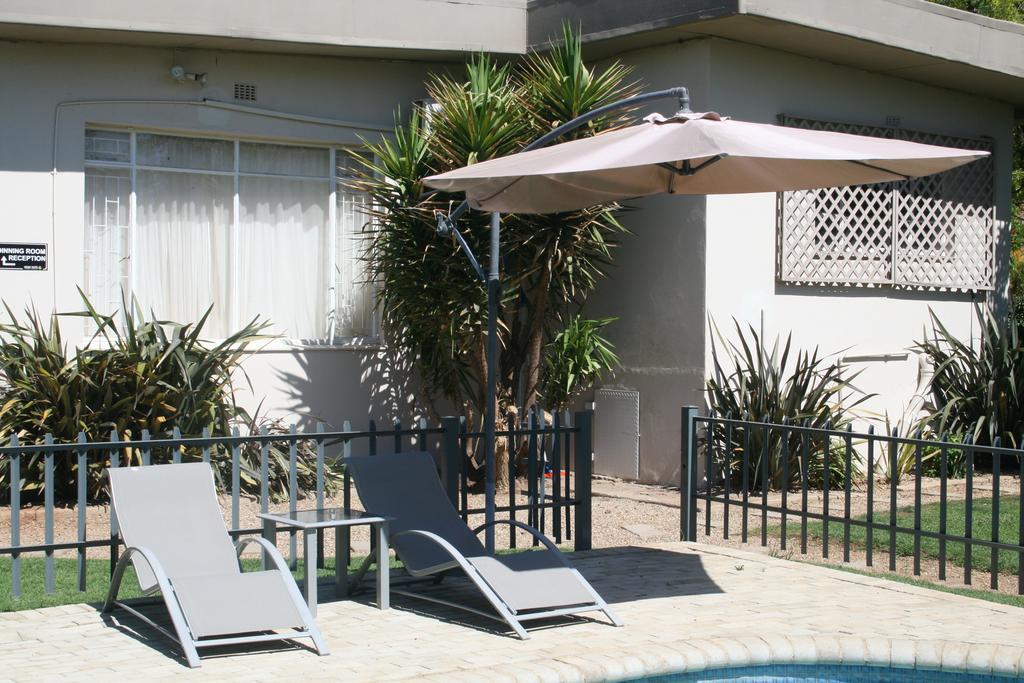Indigo Moon Guesthouse Lichtenburg Buitenkant foto