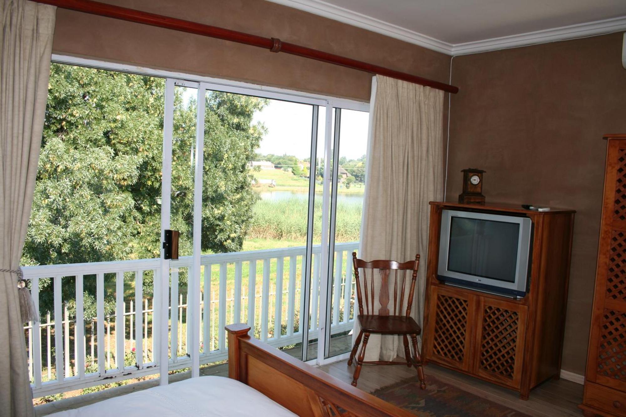 Indigo Moon Guesthouse Lichtenburg Buitenkant foto