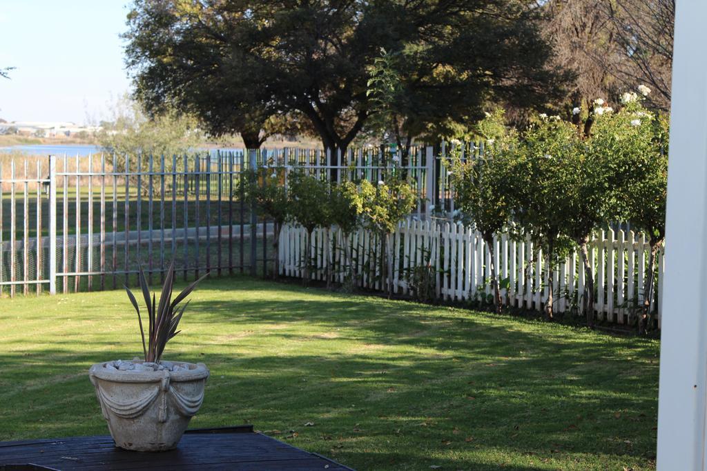 Indigo Moon Guesthouse Lichtenburg Buitenkant foto