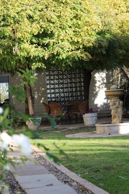 Indigo Moon Guesthouse Lichtenburg Buitenkant foto