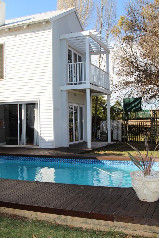 Indigo Moon Guesthouse Lichtenburg Buitenkant foto