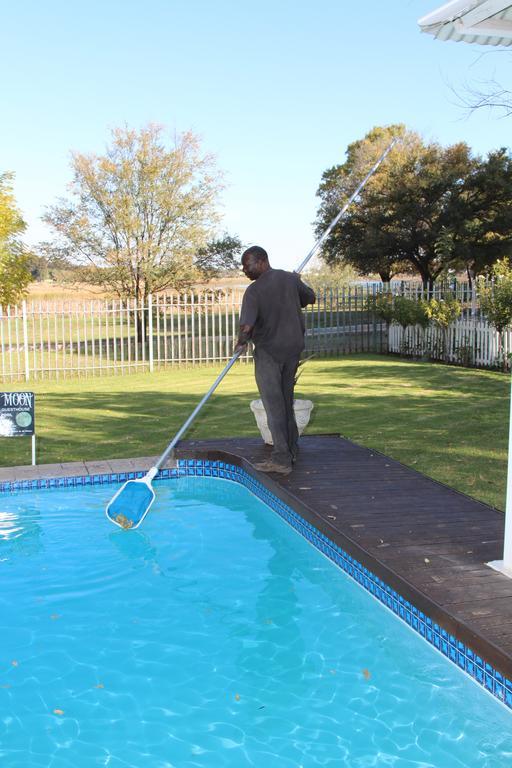 Indigo Moon Guesthouse Lichtenburg Buitenkant foto
