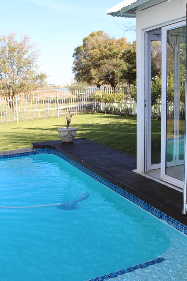 Indigo Moon Guesthouse Lichtenburg Buitenkant foto