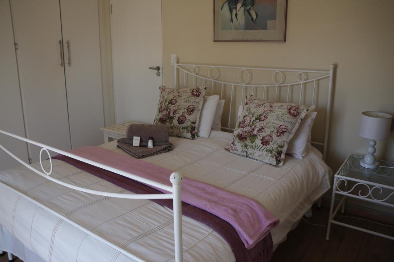 Indigo Moon Guesthouse Lichtenburg Buitenkant foto