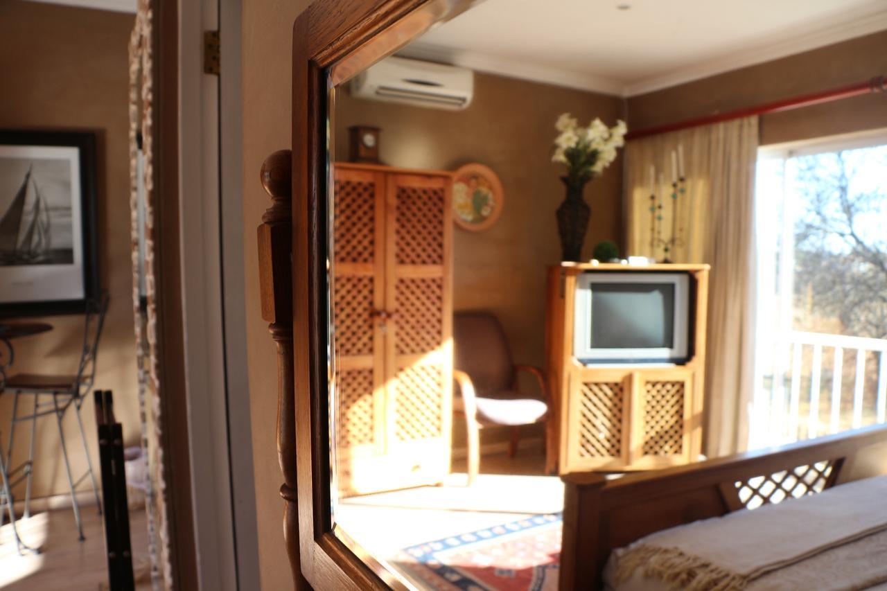 Indigo Moon Guesthouse Lichtenburg Buitenkant foto