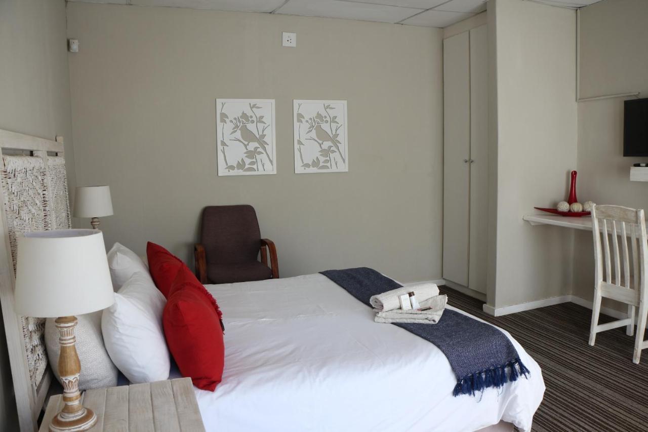 Indigo Moon Guesthouse Lichtenburg Buitenkant foto