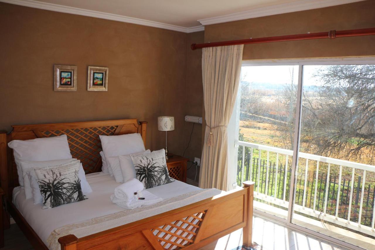 Indigo Moon Guesthouse Lichtenburg Buitenkant foto