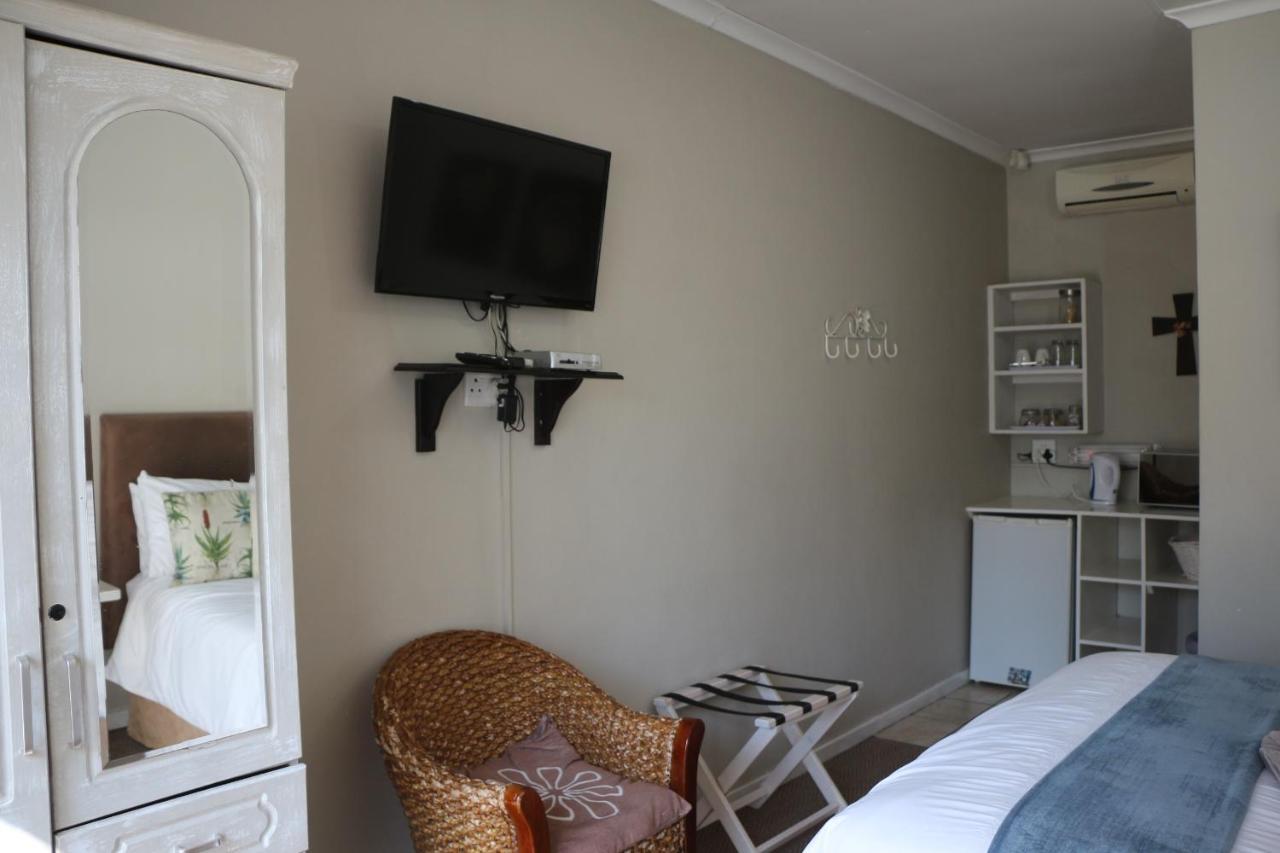 Indigo Moon Guesthouse Lichtenburg Buitenkant foto
