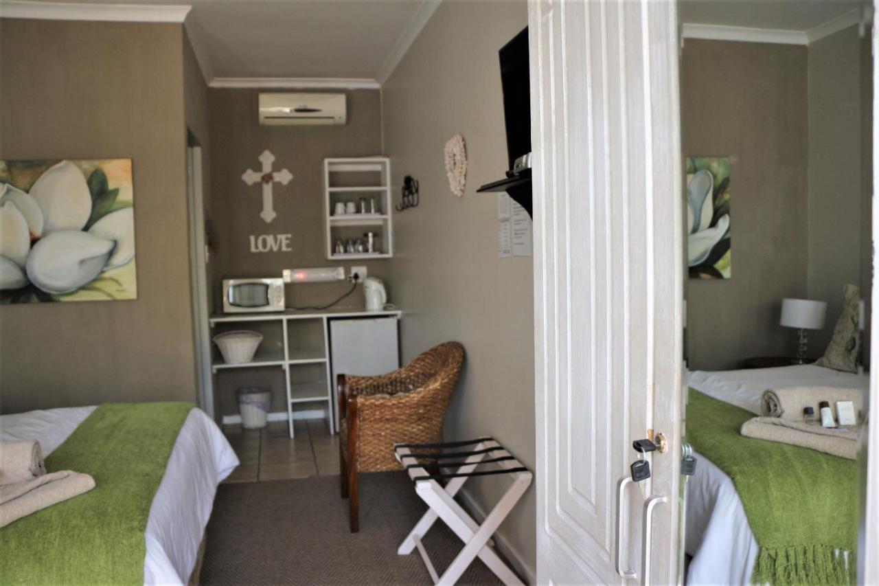 Indigo Moon Guesthouse Lichtenburg Buitenkant foto