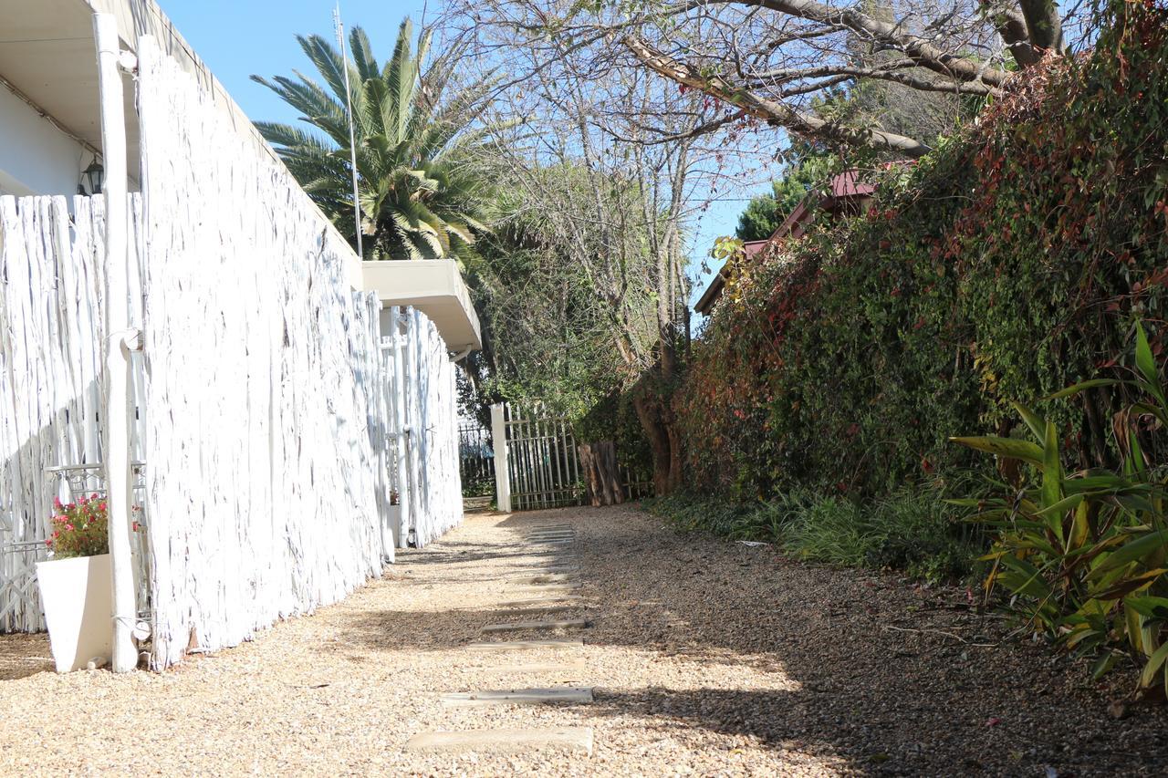 Indigo Moon Guesthouse Lichtenburg Buitenkant foto
