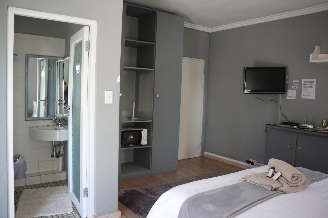 Indigo Moon Guesthouse Lichtenburg Buitenkant foto