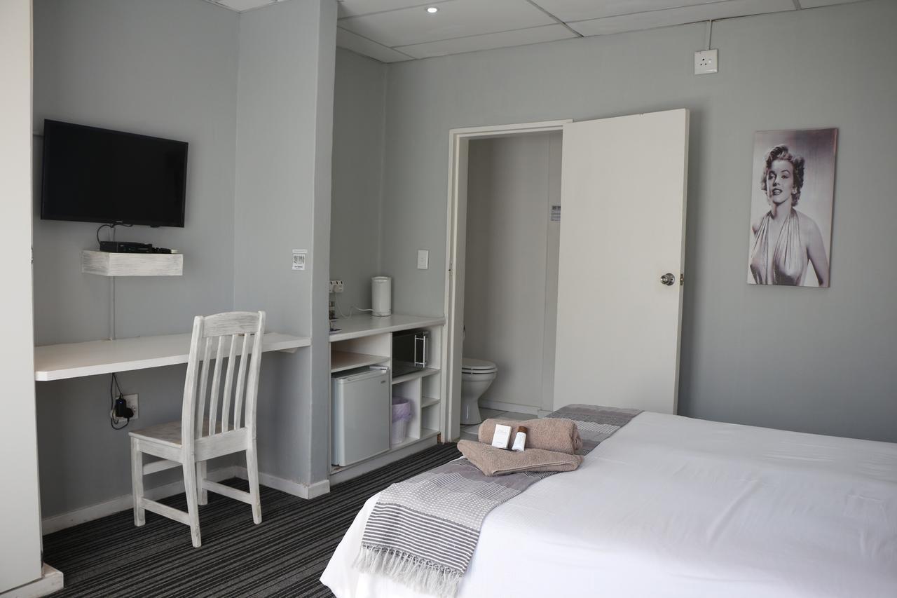 Indigo Moon Guesthouse Lichtenburg Buitenkant foto