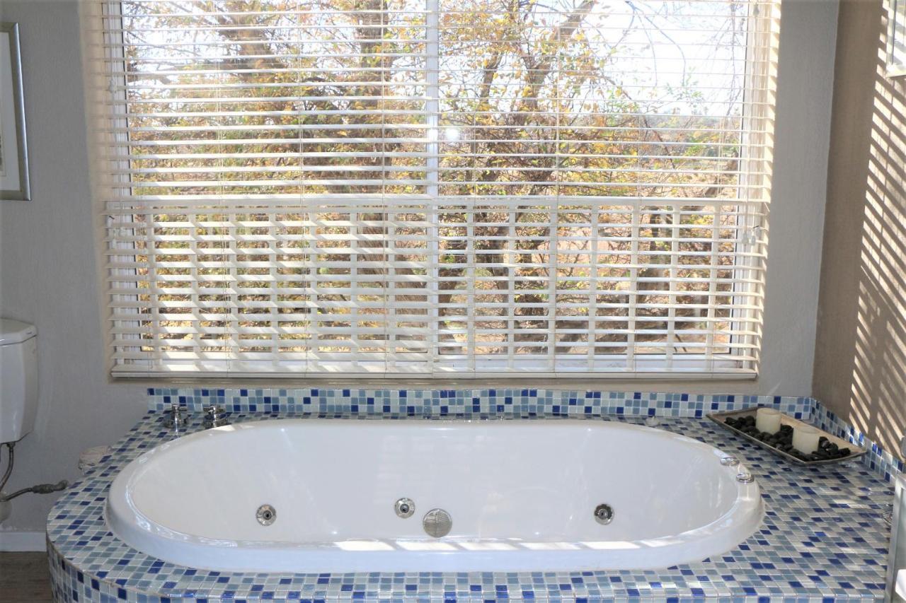 Indigo Moon Guesthouse Lichtenburg Buitenkant foto