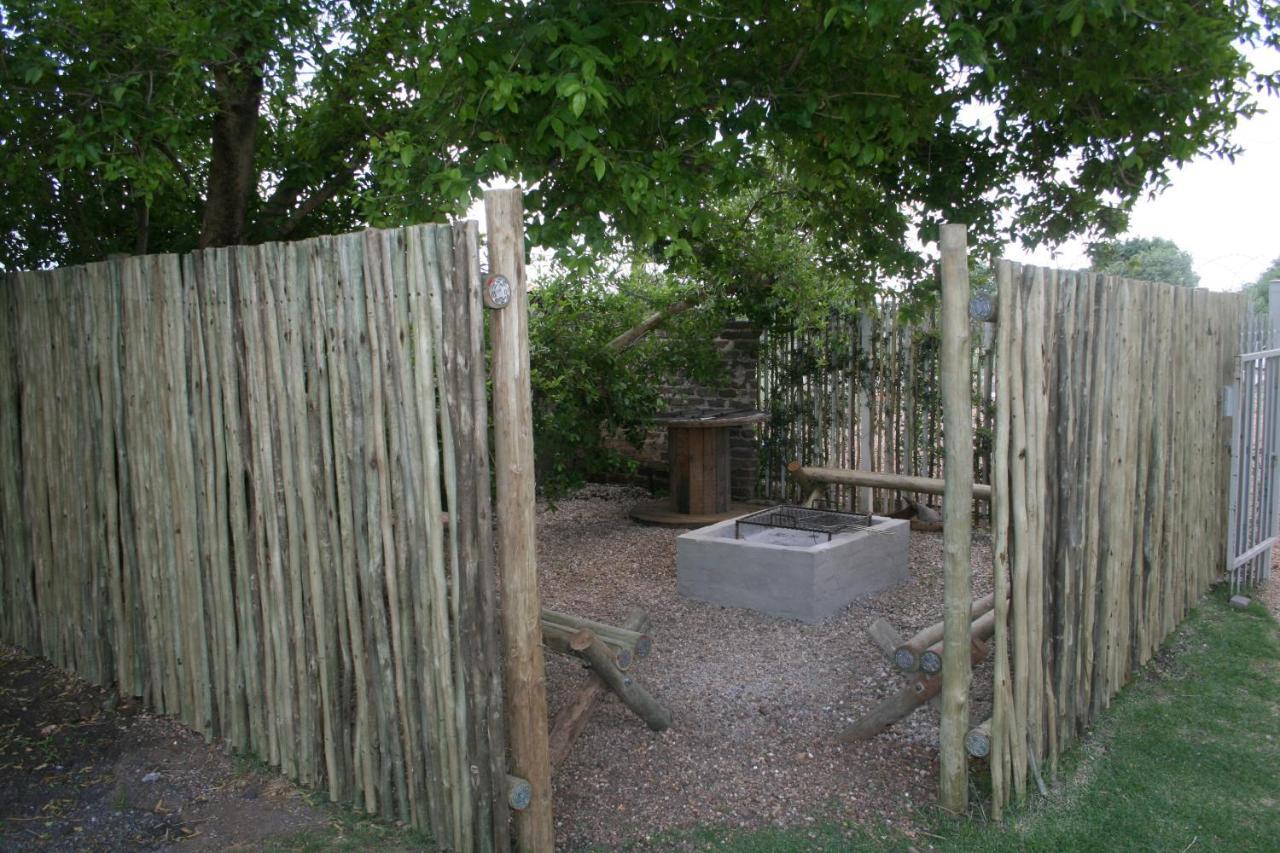 Indigo Moon Guesthouse Lichtenburg Buitenkant foto