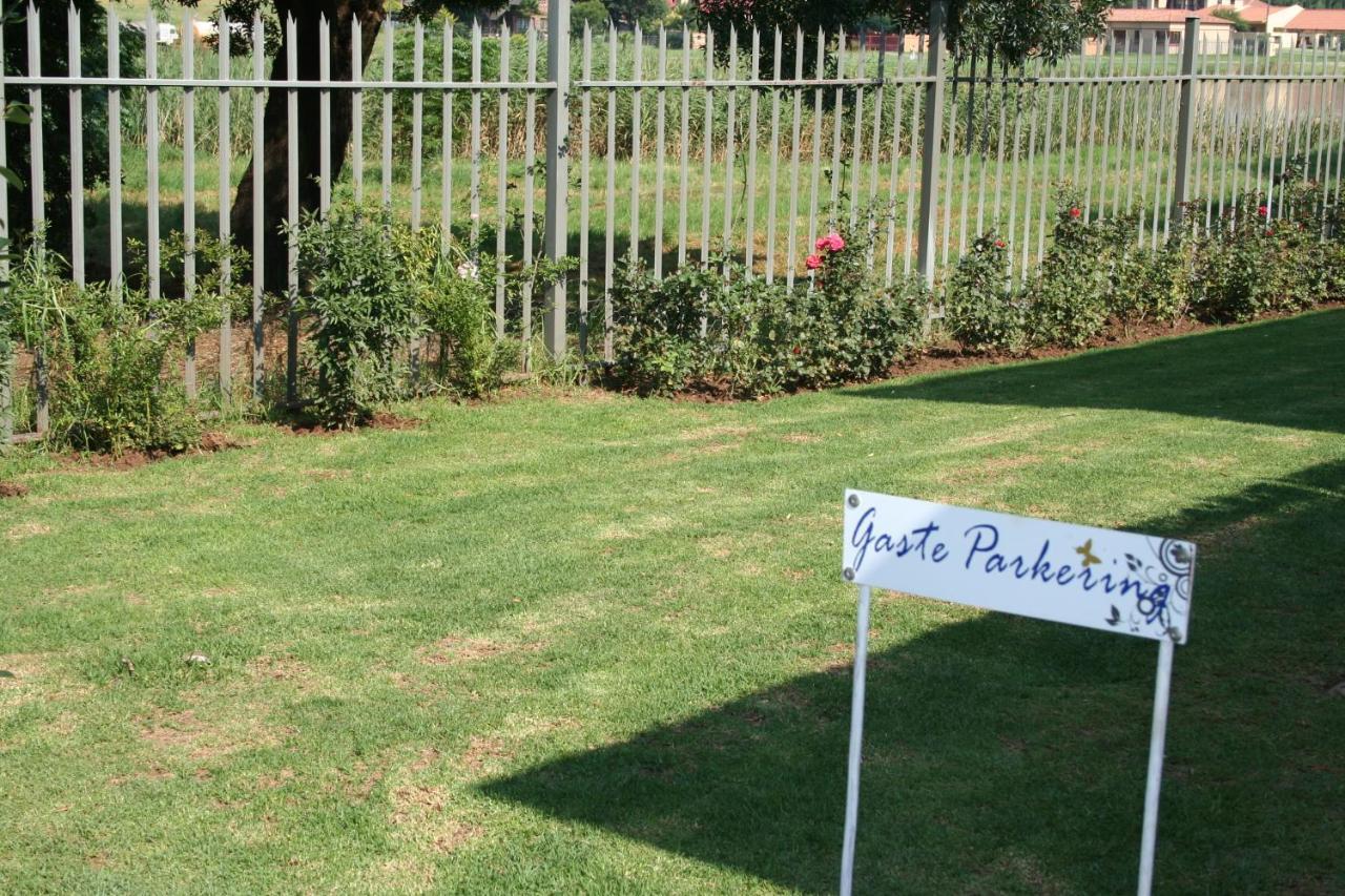 Indigo Moon Guesthouse Lichtenburg Buitenkant foto